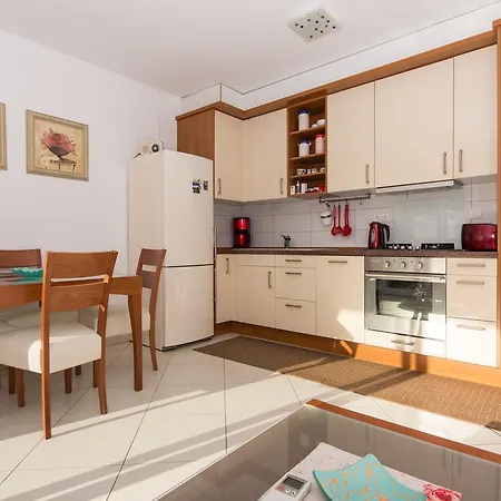 Angie * Τρογκίρ