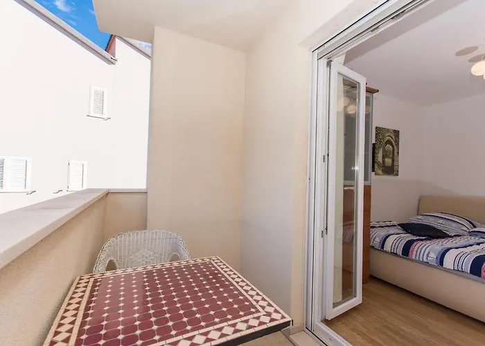 Angie * Τρογκίρ